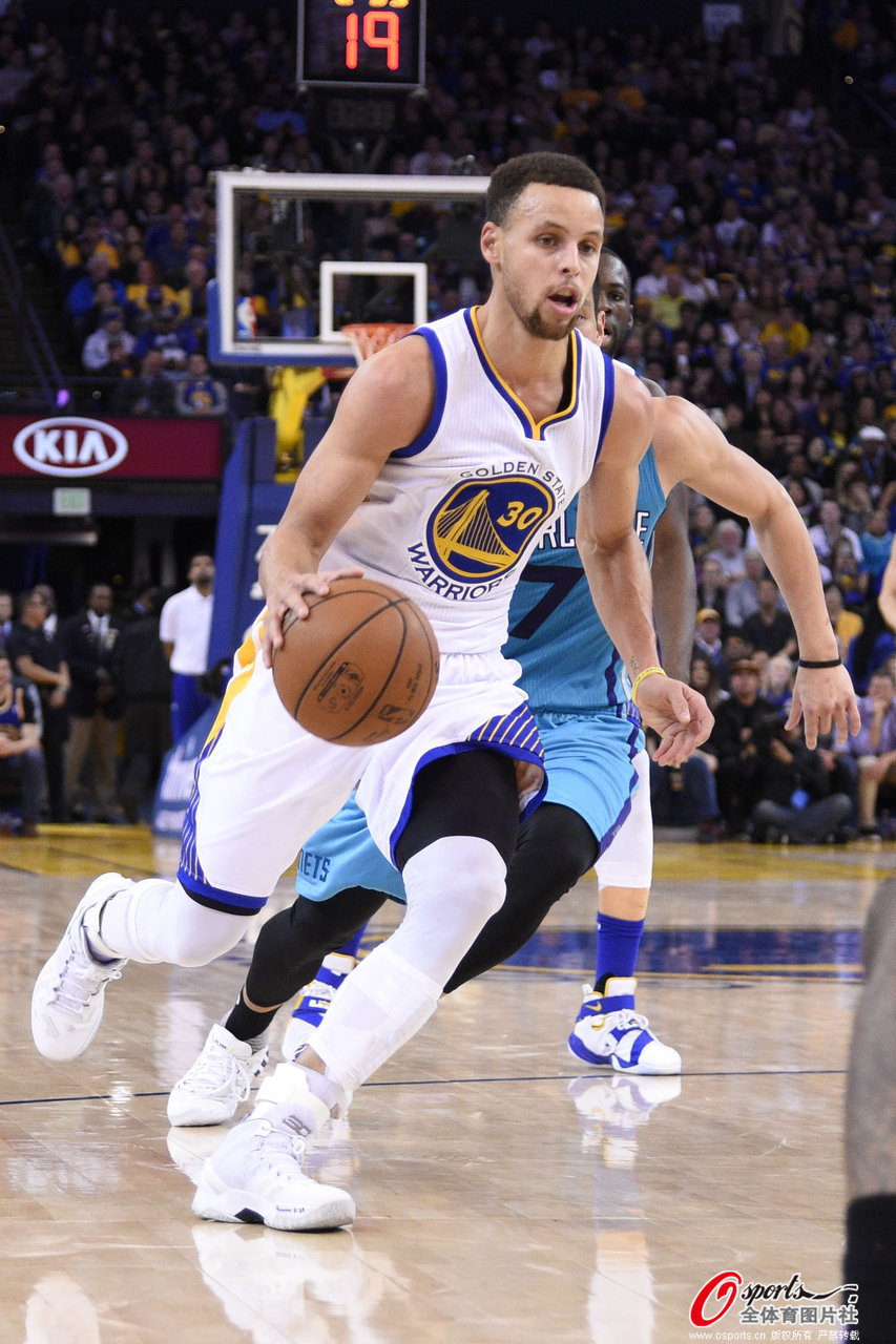 她的镜头往 她的镜头往